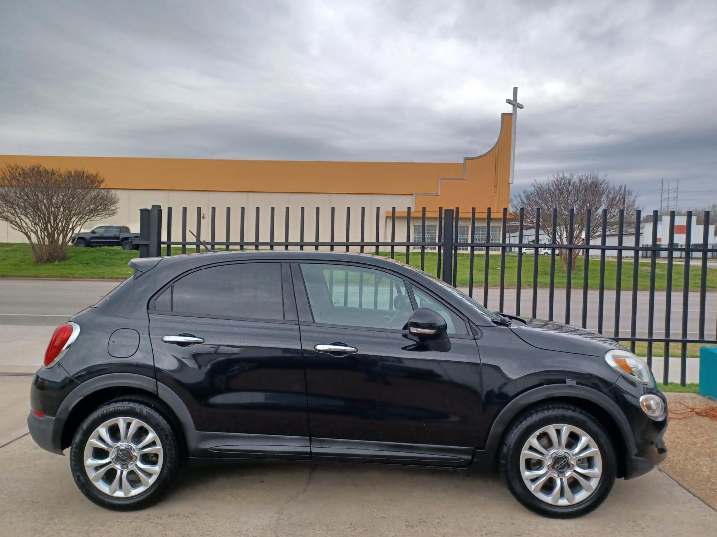 2016 BLACK /BLACK Fiat 500x Easy (ZFBCFXBT8GP) with an 2.4L L4 engine, 9-Speed Automatic transmission, located at 2001 E. Lancaster, Ft. Worth, 76103, (817) 336-7000, 32.746181, -97.301018 - Photo#1